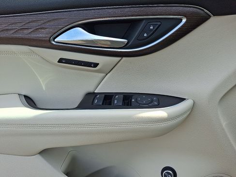 Used 2021 Buick Envision Avenir AWD/4WD image 12
