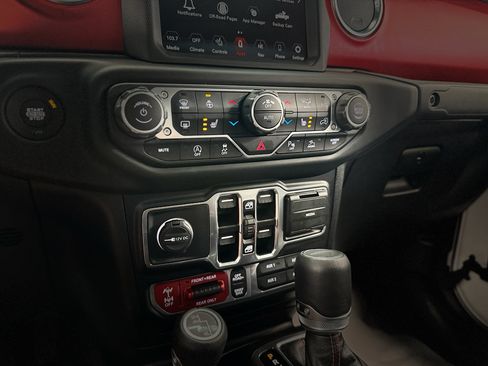 Used 2021 Jeep Gladiator Rubicon AWD/4WD image 20
