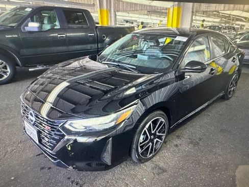 Certified 2025 Nissan Sentra SR w/ SR Premium Package FWD image 29