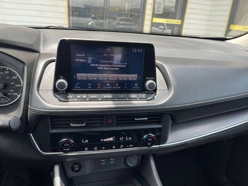 Used 2025 Nissan Rogue SV FWD image 17
