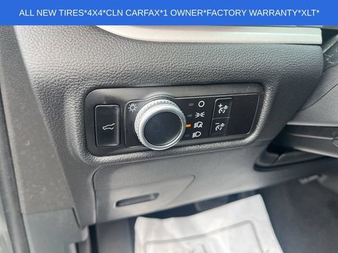 Used 2023 Ford Explorer XLT AWD/4WD image 16