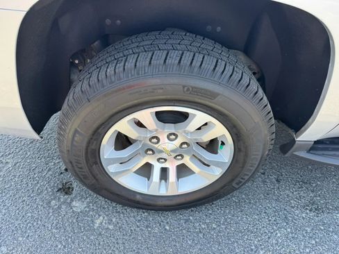 Used 2017 Chevrolet Suburban LT AWD/4WD image 19