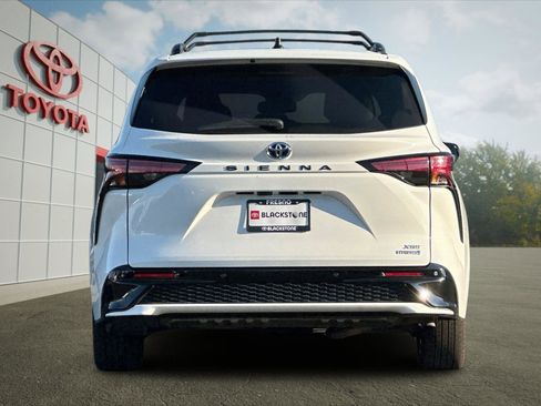 Certified 2021 Toyota Sienna XSE image 4