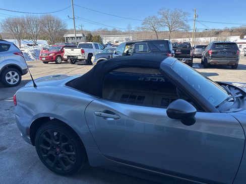 Used 2017 FIAT 124 Spider Abarth image 6