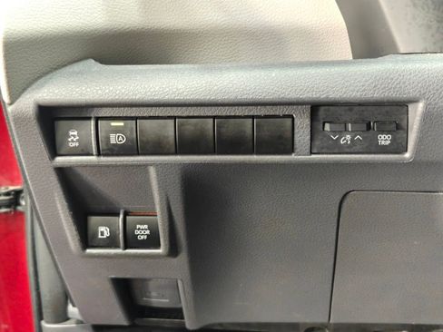 Used 2022 Toyota Sienna LE image 45