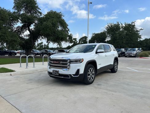 Used 2022 GMC Acadia SLE image 2