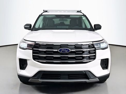 Used 2025 Ford Explorer Active RWD image 2
