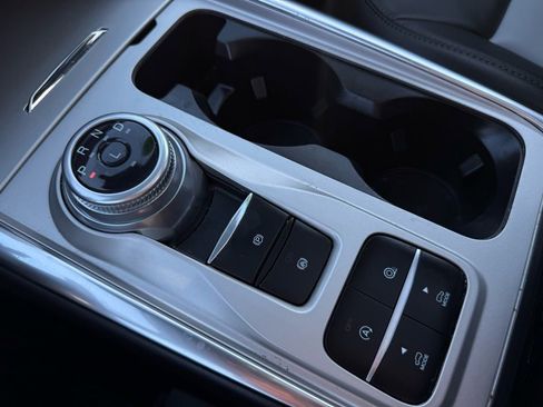 Used 2024 Ford Explorer XLT w/ Equipment Group 202A image 28