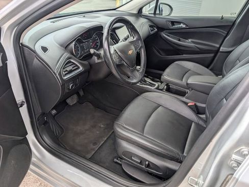 Used 2018 Chevrolet Cruze Premier FWD image 11