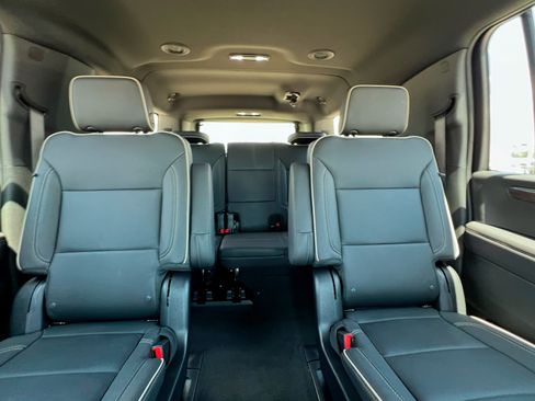 New 2025 Chevrolet Suburban Premier image 27