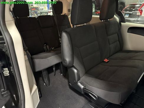 Used 2018 Dodge Grand Caravan SE w/ UConnect Hands-Free Group image 10