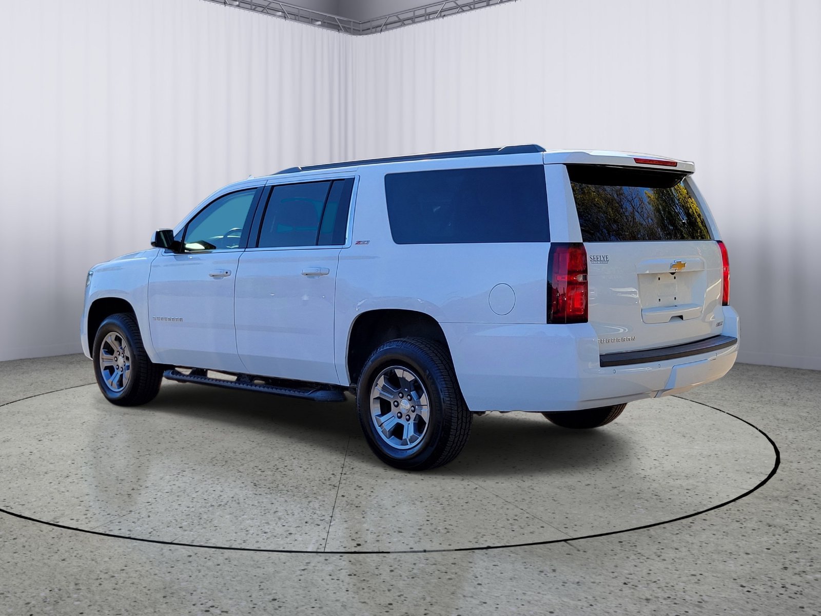 Used 2019 Chevrolet Suburban LT w/ Luxury Package AWD/4WD image 4