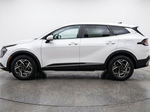 Used 2025 Kia Sportage LX FWD image 5