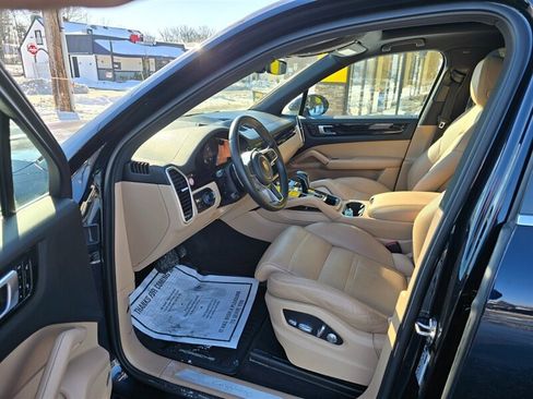 Used 2019 Porsche Cayenne AWD/4WD image 12