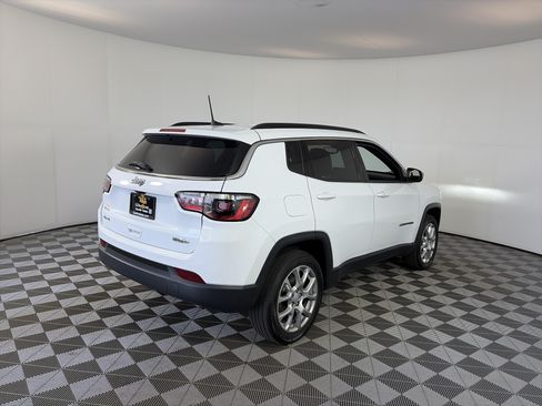 Used 2023 Jeep Compass Latitude AWD/4WD image 10