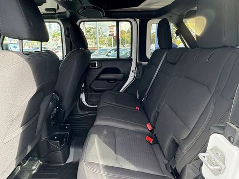 Used 2018 Jeep Wrangler Unlimited Sahara AWD/4WD image 19