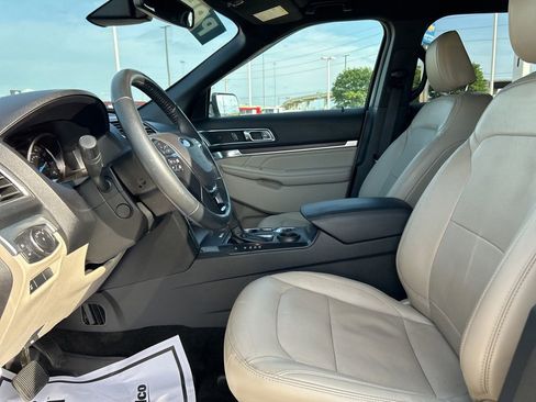 Used 2018 Ford Explorer Limited w/ Equipment Group 301A FWD image 13