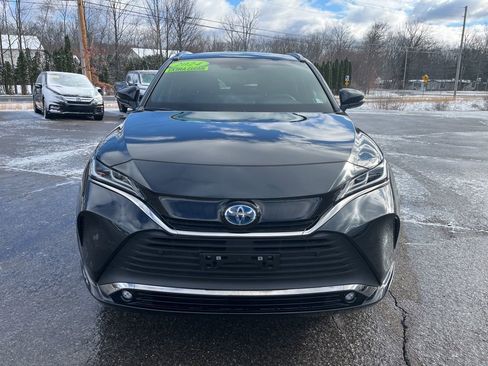 Used 2024 Toyota Venza Nightshade image 7