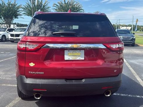 Used 2018 Chevrolet Traverse LT w/ LPO, Floor Liner Package FWD image 6