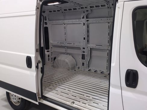 Used 2025 RAM ProMaster 2500 w/ Convenience Group FWD image 11