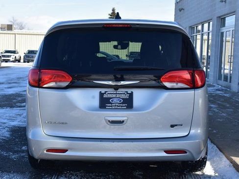 Used 2024 Chrysler Voyager LX image 5