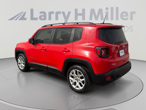 Used 2018 Jeep Renegade Latitude FWD image 3