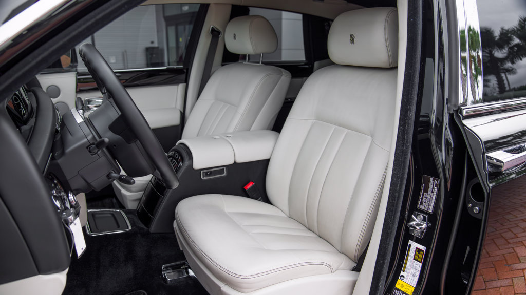 Used 2014 Rolls-Royce Phantom Sedan RWD image 15