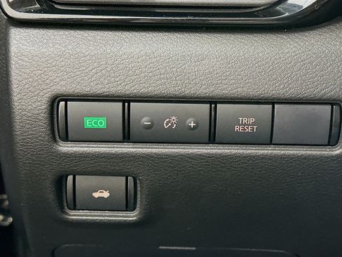 Used 2024 Nissan Sentra SV FWD image 17