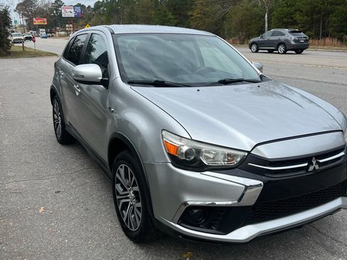 Used 2018 Mitsubishi Outlander Sport ES image 3