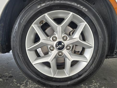 Used 2025 Kia Soul LX FWD image 50