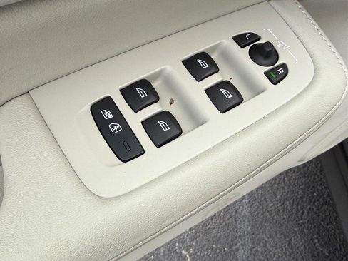 New 2026 Volvo V60 B5 Cross Country Plus w/ Climate Package image 9