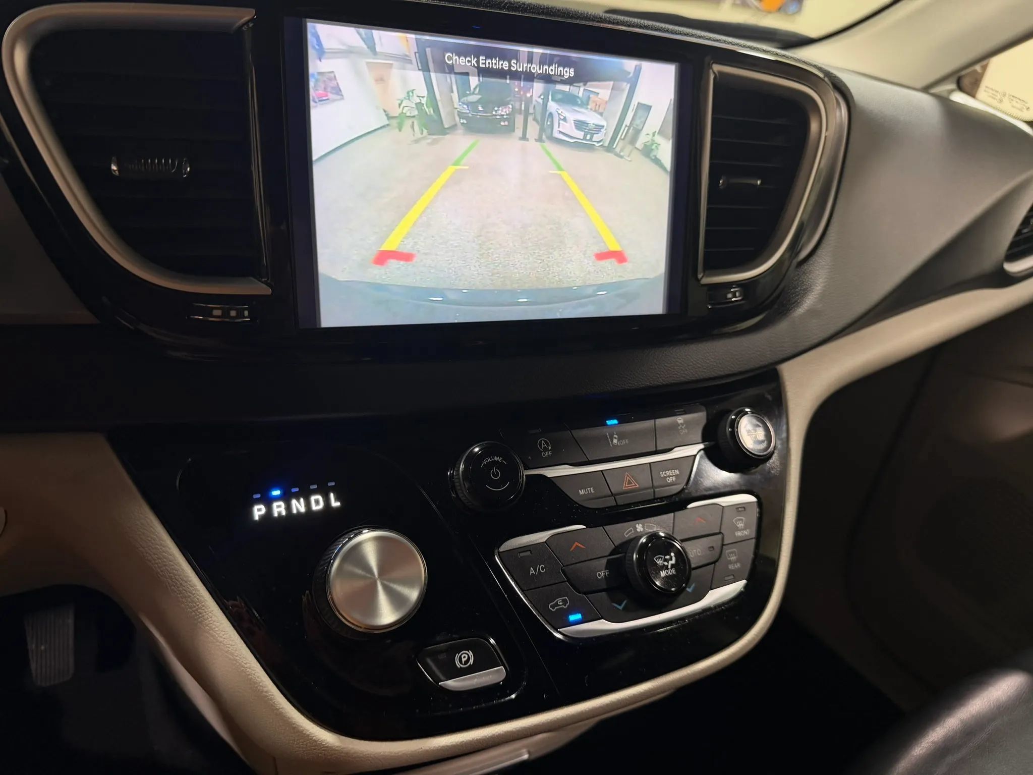 Used 2022 Chrysler Pacifica Touring-L FWD image 46