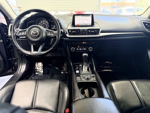 Used 2018 MAZDA MAZDA3 Touring FWD image 5