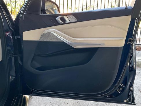 Used 2022 BMW X7 xDrive40i w/ Premium Package image 22