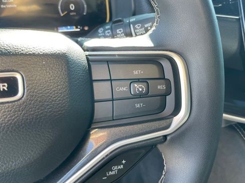 Used 2024 Jeep Wagoneer 4WD image 21