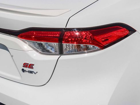 Certified 2025 Toyota Corolla SE w/ Convenience Package image 10