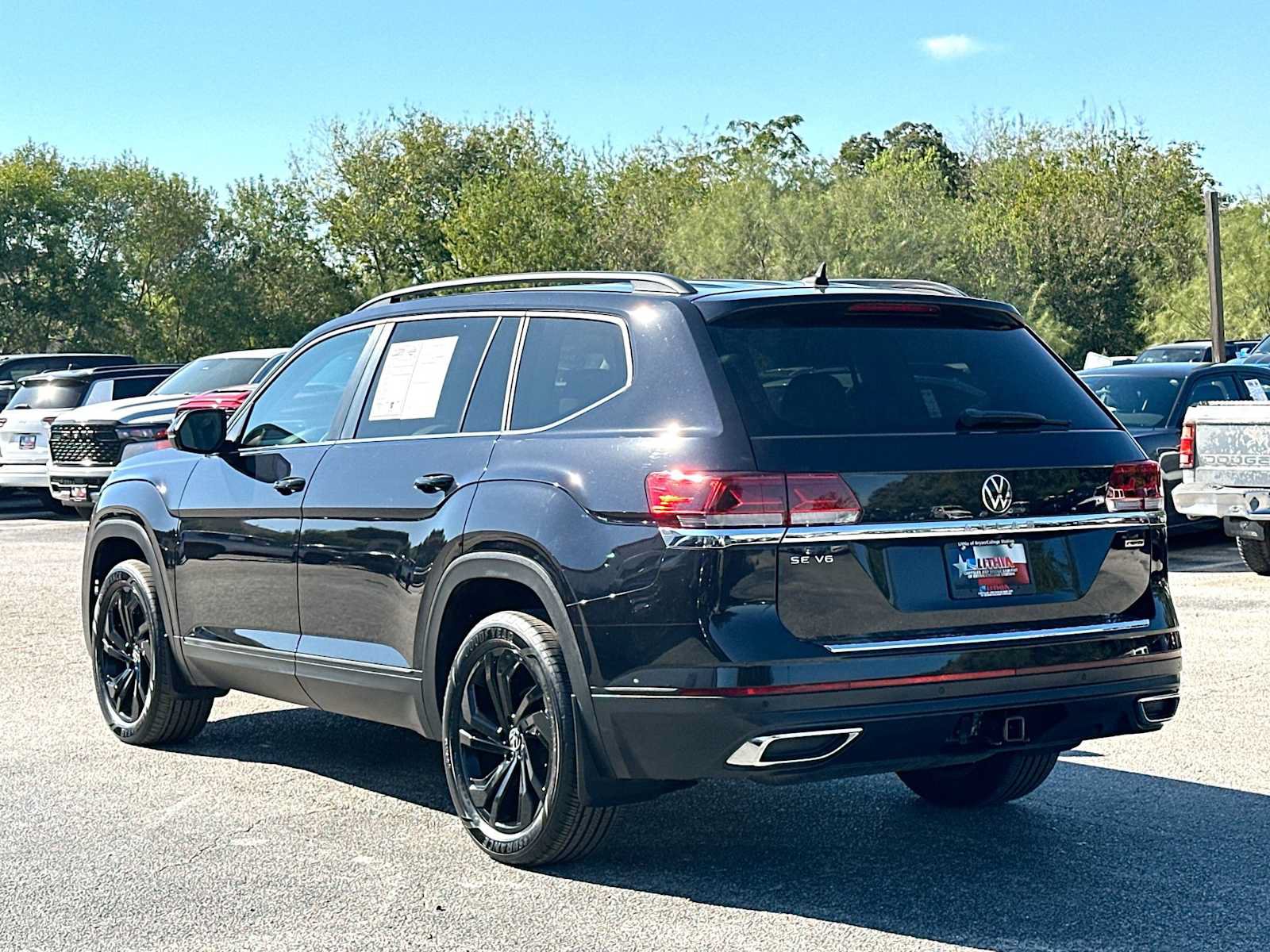 Used 2022 Volkswagen Atlas SE w/ Panoramic Sunroof Package AWD/4WD image 13