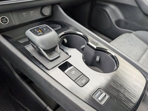 Used 2023 Nissan Rogue SV image 16