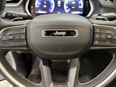 Certified 2025 Jeep Grand Cherokee Laredo w/ Luxury Tech Group I image 17