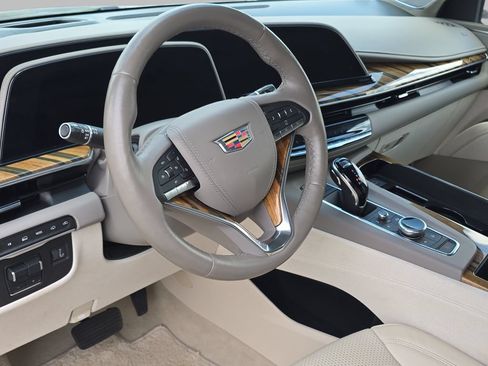 Certified 2022 Cadillac Escalade ESV Premium Luxury Platinum AWD/4WD image 18