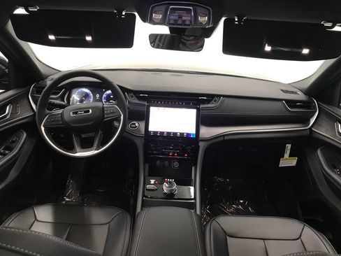 New 2025 Jeep Grand Cherokee L Limited image 32