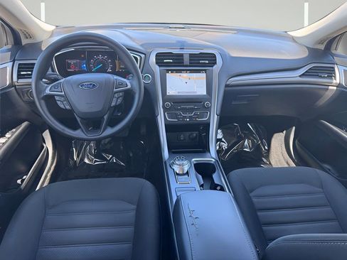 Used 2017 Ford Fusion SE w/ Fusion SE Technology Package FWD image 6