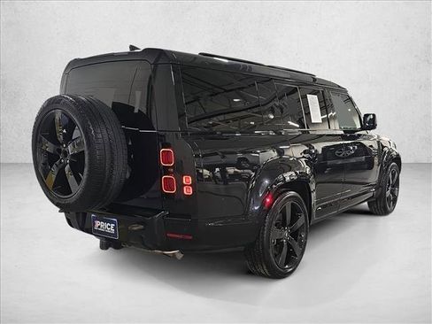 Used 2024 Land Rover Defender 130 X-Dynamic SE AWD/4WD image 5