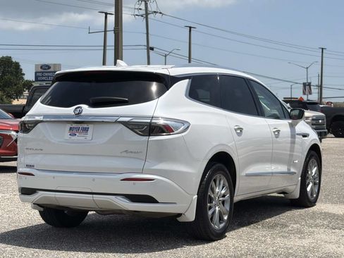 Used 2023 Buick Enclave Avenir FWD image 7