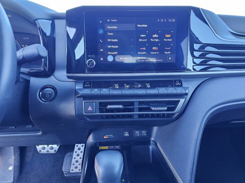 Used 2025 Toyota Camry SE image 23