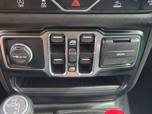 Used 2024 Jeep Wrangler Sport S image 23