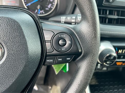 Used 2019 Toyota RAV4 LE image 33