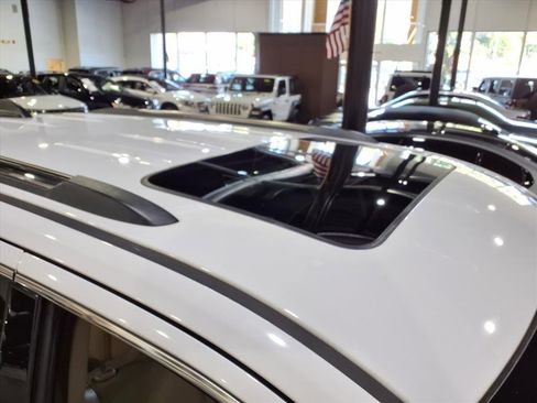 Certified 2018 Jeep Grand Cherokee Limited image 16