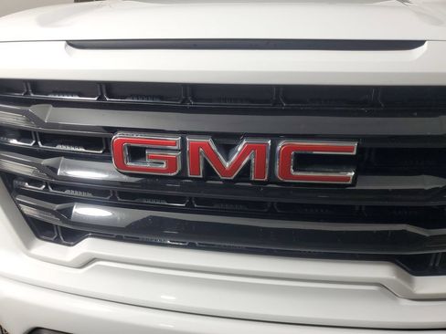 Used 2021 GMC Sierra 1500 Elevation w/ X31 Off-Road Package AWD/4WD image 10
