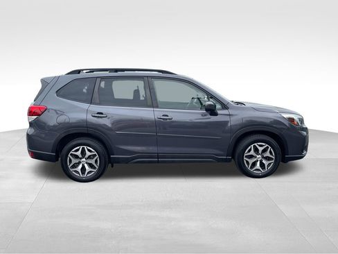 Used 2021 Subaru Forester Premium AWD/4WD image 9